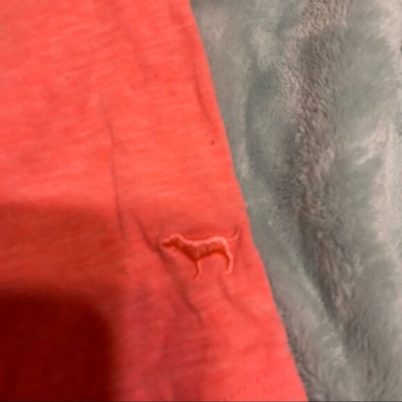 Tropical palm VS PINK tank - Picture 3 of 5